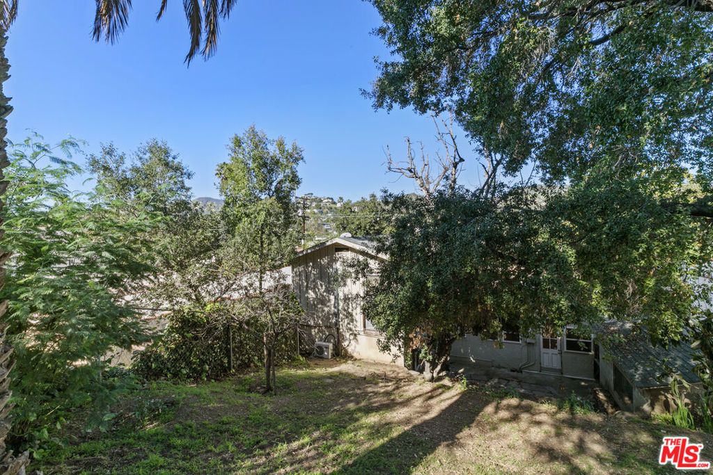 Image 48 of property listing at 1720 Orchard Avenue, Glendale, CA 91206