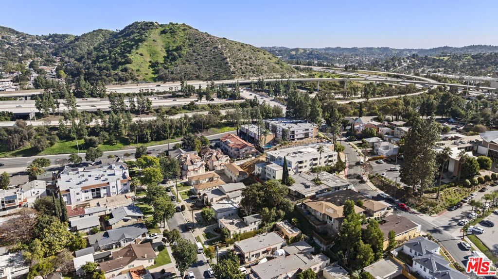 Image 6 of property listing at 1720 Orchard Avenue, Glendale, CA 91206