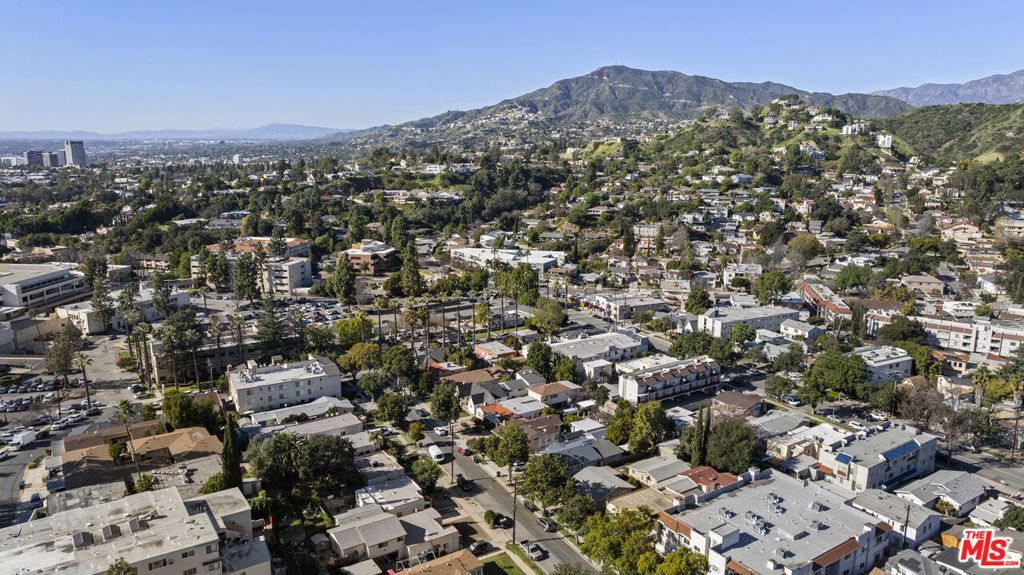 Image 7 of property listing at 1720 Orchard Avenue, Glendale, CA 91206