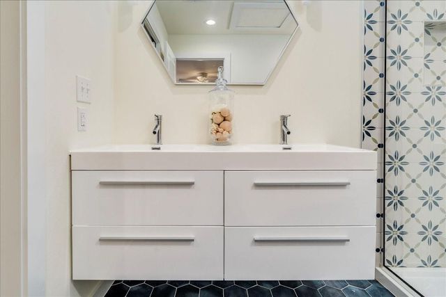 1120 Spur ST, Austin, TX 78721