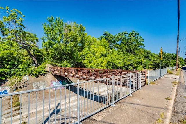 1120 Spur ST, Austin, TX 78721