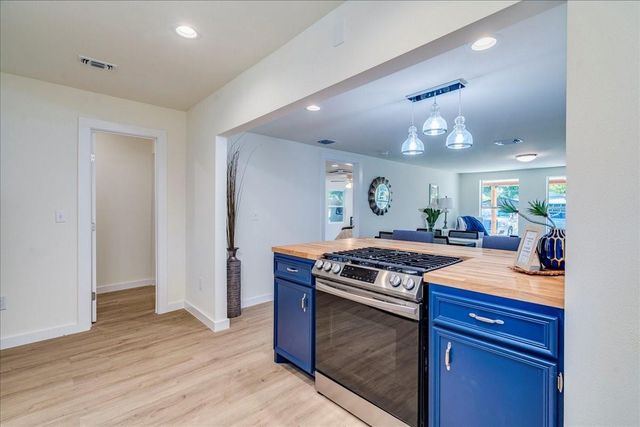 1120 Spur ST, Austin, TX 78721