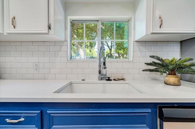 1120 Spur ST, Austin, TX 78721