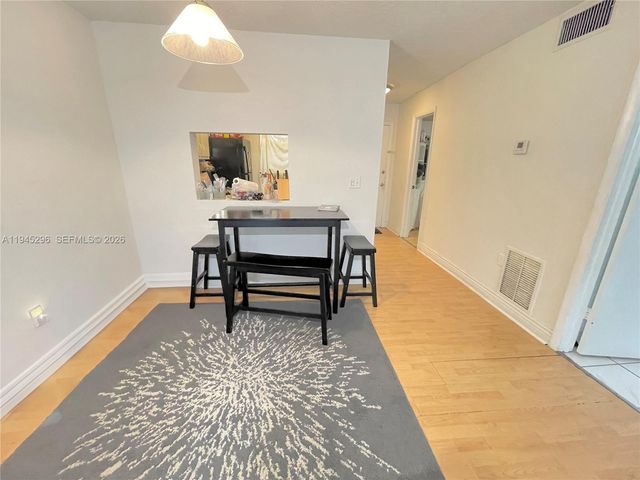 2800 NW 56th Ave E201, Lauderhill, FL 33313