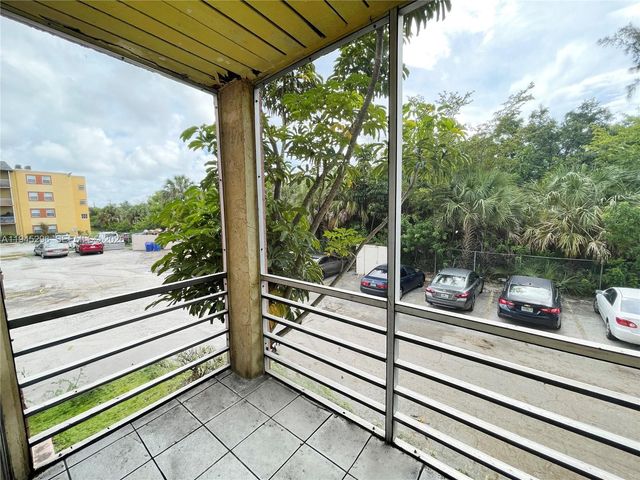 2800 NW 56th Ave E201, Lauderhill, FL 33313