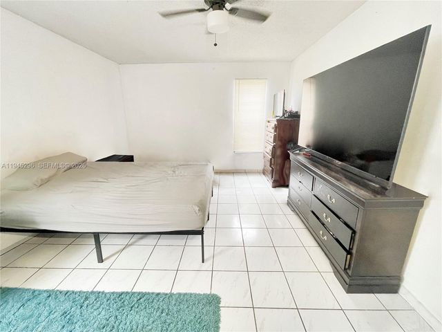 2800 NW 56th Ave E201, Lauderhill, FL 33313