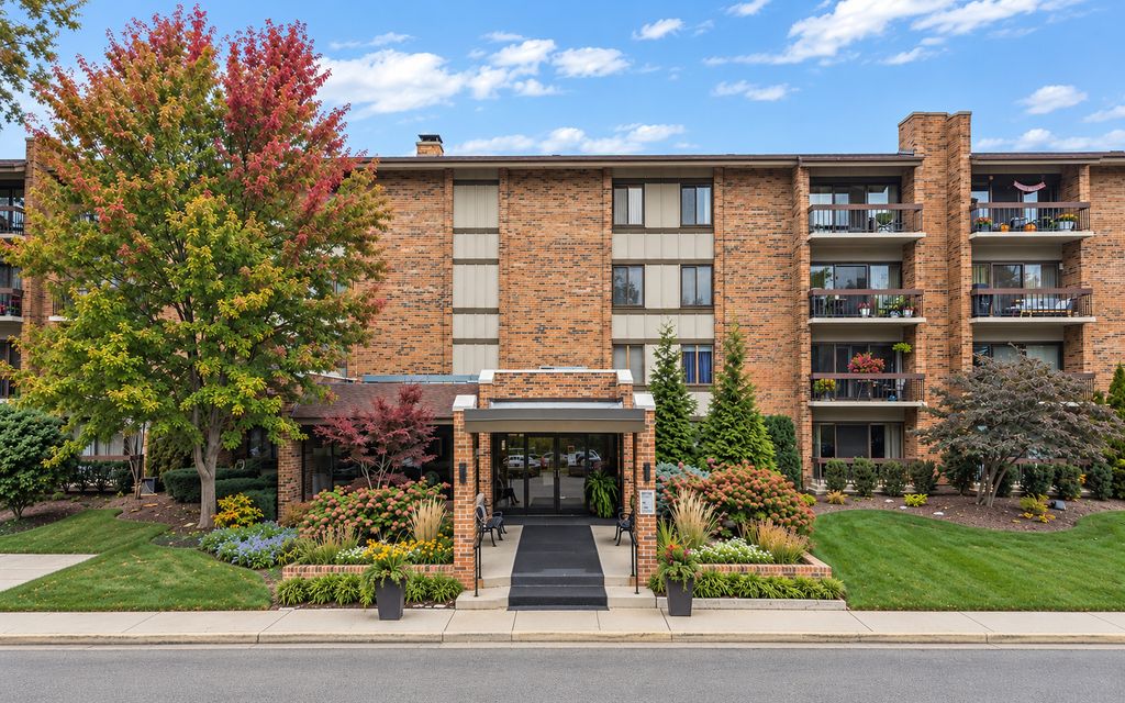 201 Lake Hinsdale Drive 111, Willowbrook, IL 60527 — exterior