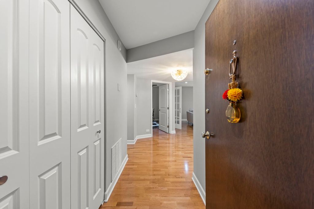 201 Lake Hinsdale Drive 111, Willowbrook, IL 60527 — photo 3