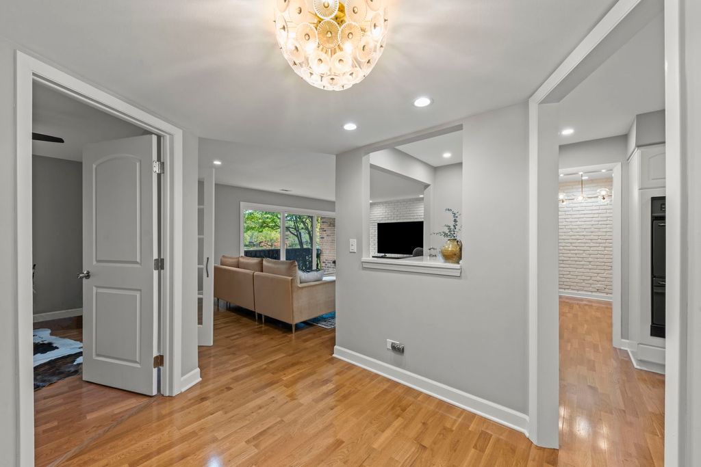 201 Lake Hinsdale Drive 111, Willowbrook, IL 60527 — photo 4