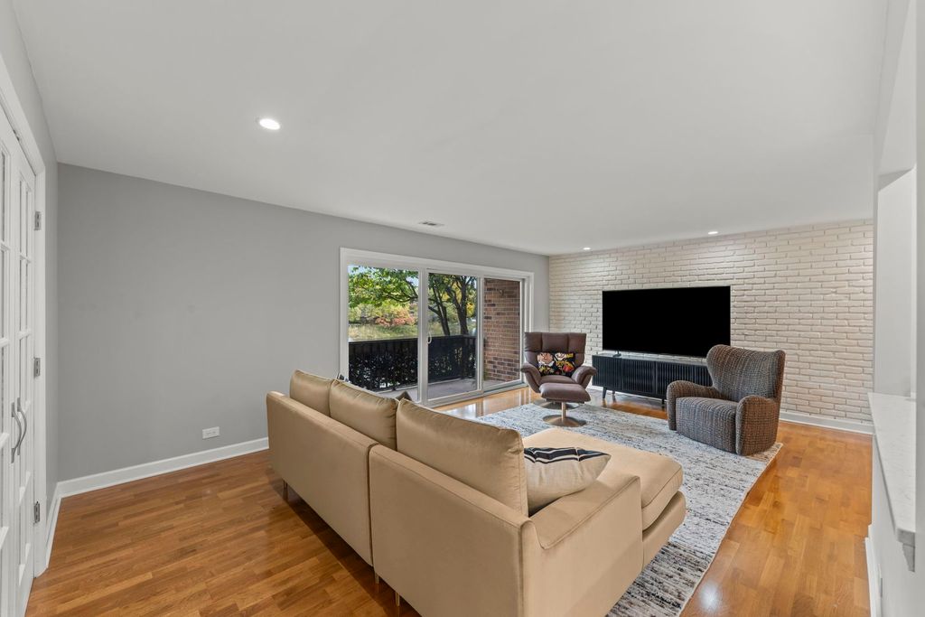 201 Lake Hinsdale Drive 111, Willowbrook, IL 60527 — photo 5