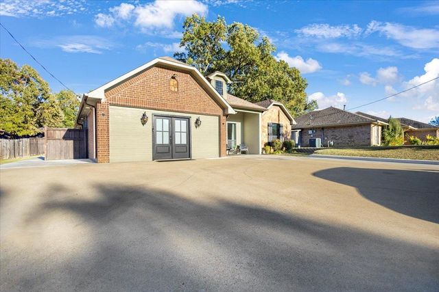3726 Bill Owens Pwky, Longview, TX 75605