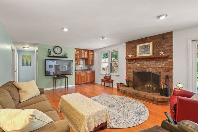 19 Steven P Wentworth Rd, Falmouth, MA 02556
