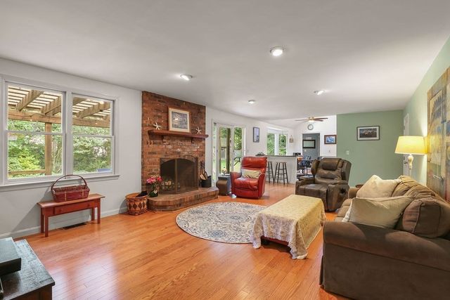 19 Steven P Wentworth Rd, Falmouth, MA 02556
