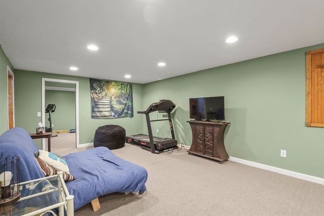19 Steven P Wentworth Rd, Falmouth, MA 02556