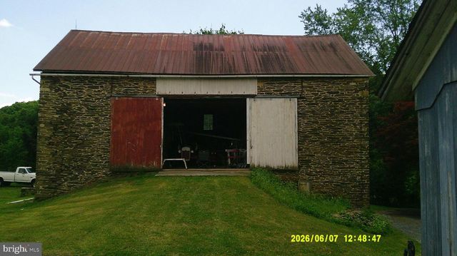 9825 OLD 22, Breinigsville, PA 18031