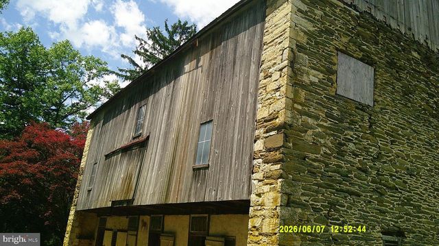 9825 OLD 22, Breinigsville, PA 18031