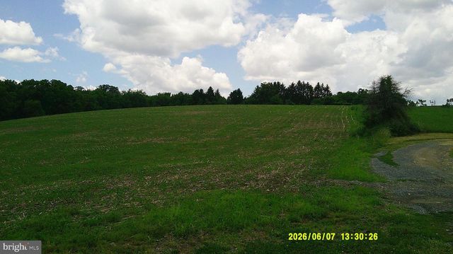 9825 OLD 22, Breinigsville, PA 18031