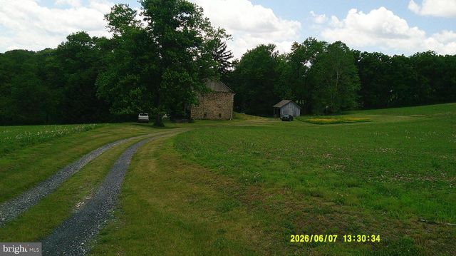 9825 OLD 22, Breinigsville, PA 18031