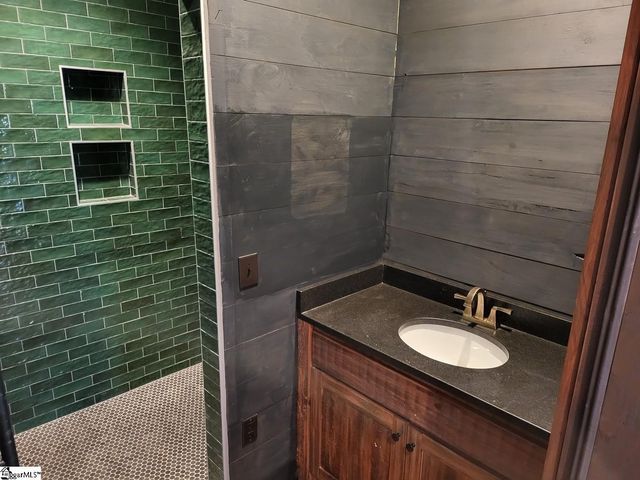 653 Aqua View Drive, Seneca, SC 29672