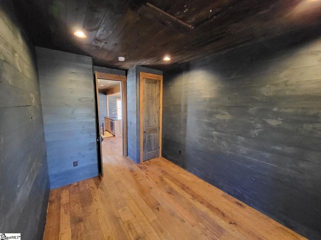 653 Aqua View Drive, Seneca, SC 29672