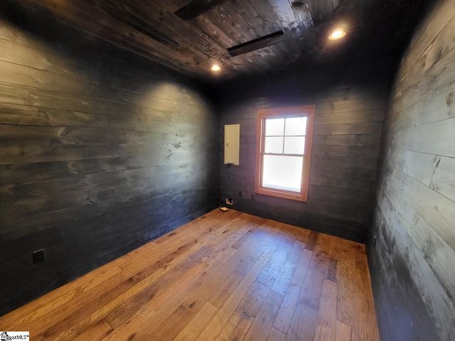 653 Aqua View Drive, Seneca, SC 29672