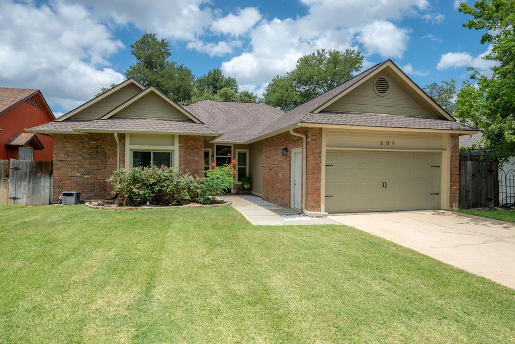 607 Sapling CV S, Cedar Park, TX 78613