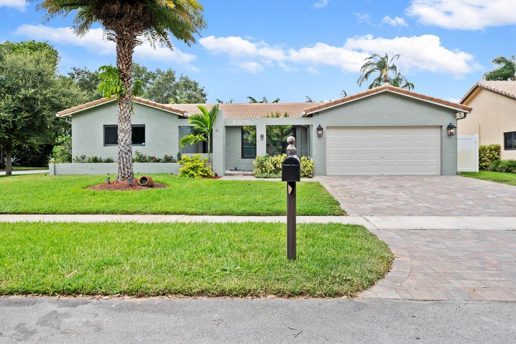 10291 NW 3rd Ct, Plantation, FL 33324