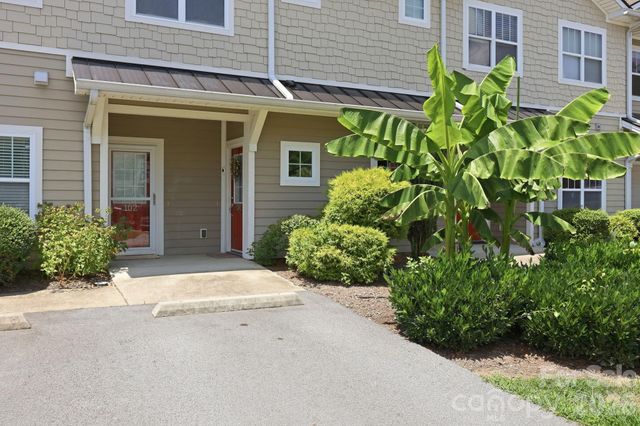 123 Foxden Drive 202, Fletcher, NC 28732
