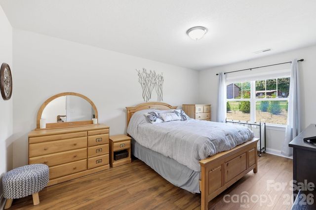 123 Foxden Drive 202, Fletcher, NC 28732