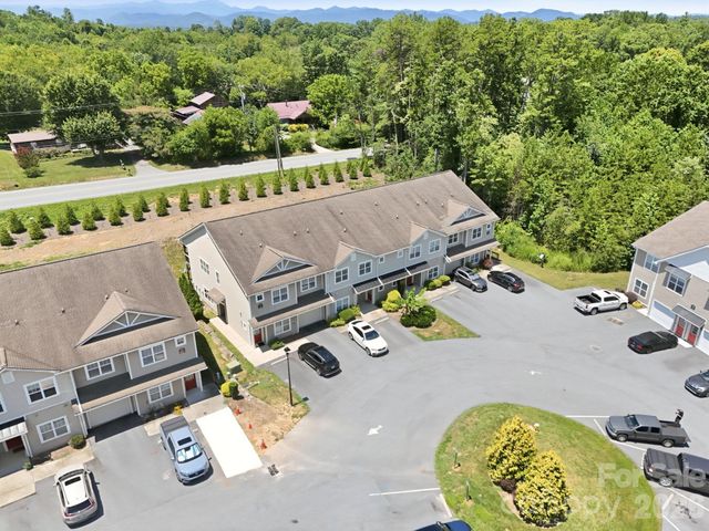 123 Foxden Drive 202, Fletcher, NC 28732