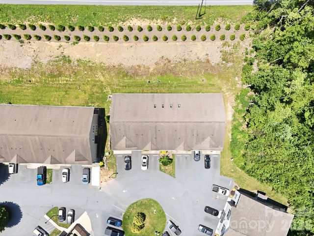 123 Foxden Drive 202, Fletcher, NC 28732