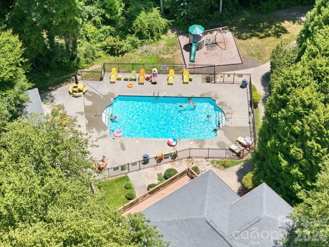 123 Foxden Drive 202, Fletcher, NC 28732