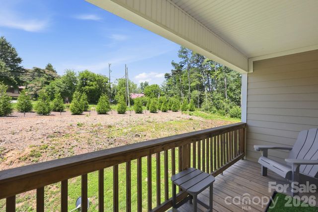 123 Foxden Drive 202, Fletcher, NC 28732
