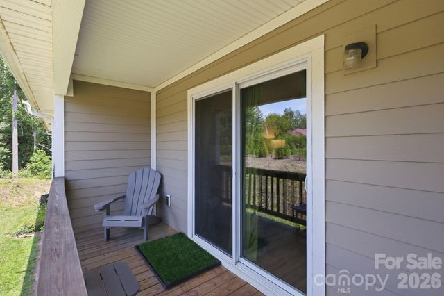 123 Foxden Drive 202, Fletcher, NC 28732
