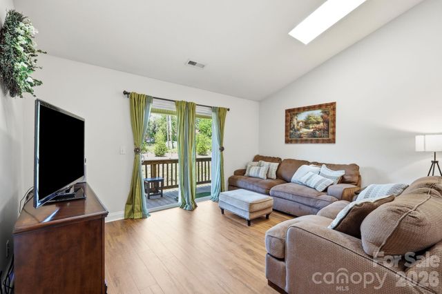 123 Foxden Drive 202, Fletcher, NC 28732