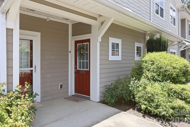 123 Foxden Drive 202, Fletcher, NC 28732