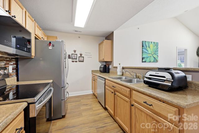 123 Foxden Drive 202, Fletcher, NC 28732