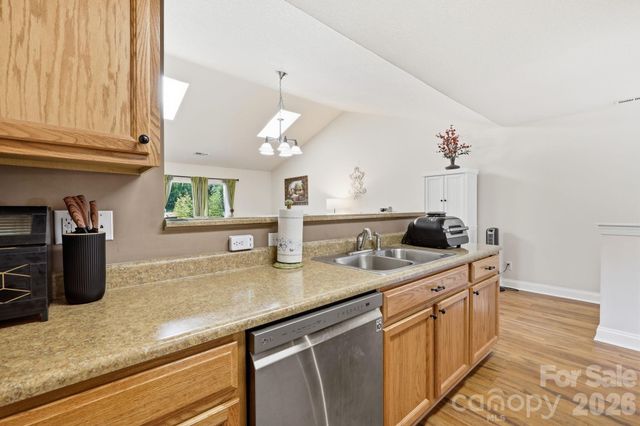 123 Foxden Drive 202, Fletcher, NC 28732