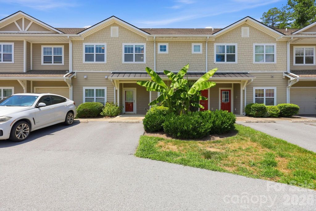 123 Foxden Drive 202, Fletcher, NC 28732