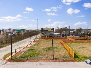 1025 N Loop, Houston, TX 77022
