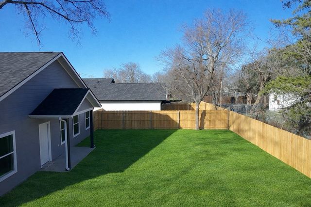 2105 College Street, Greenville, TX 75401