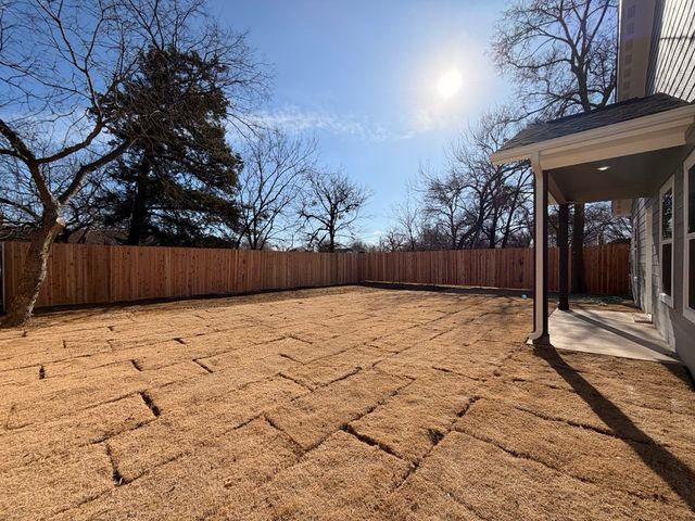 2105 College Street, Greenville, TX 75401