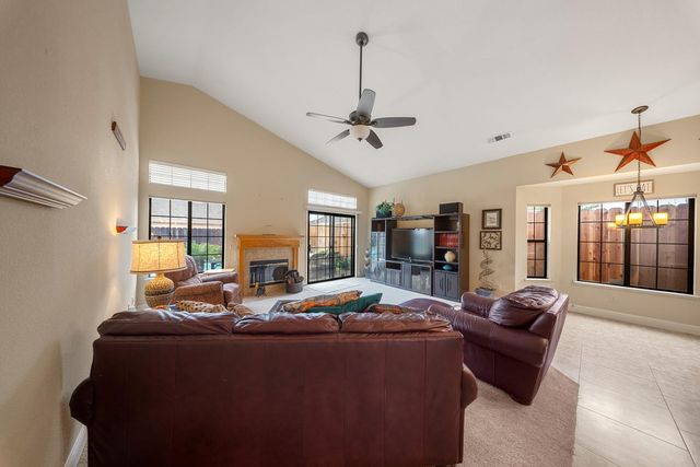 1837 Brookside Dr, Manteca, CA 95336