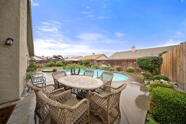 1837 Brookside Dr, Manteca, CA 95336