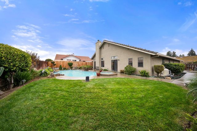 1837 Brookside Dr, Manteca, CA 95336