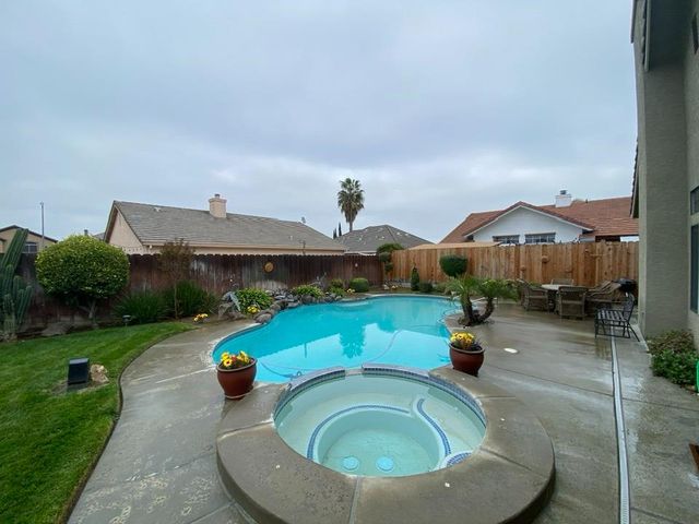 1837 Brookside Dr, Manteca, CA 95336