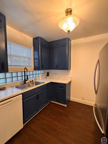 317 SW Hillside DR, Topeka, KS 66611