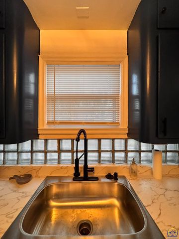 317 SW Hillside DR, Topeka, KS 66611