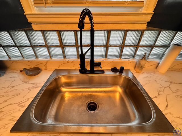 317 SW Hillside DR, Topeka, KS 66611