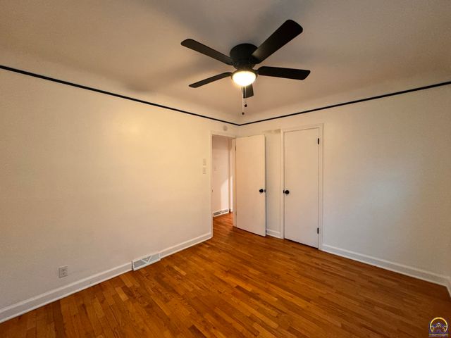 317 SW Hillside DR, Topeka, KS 66611